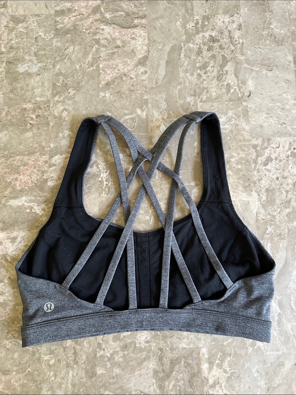 Lululemon Strappy Sports Bra Womens Size 6 Gray Lightweight Gym Yoga Preppy